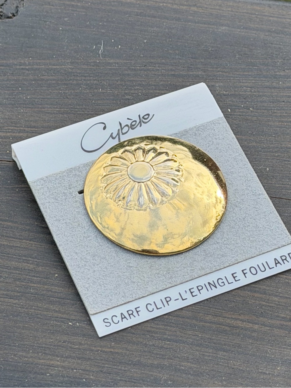 Gold Flower Round Scarf Clip